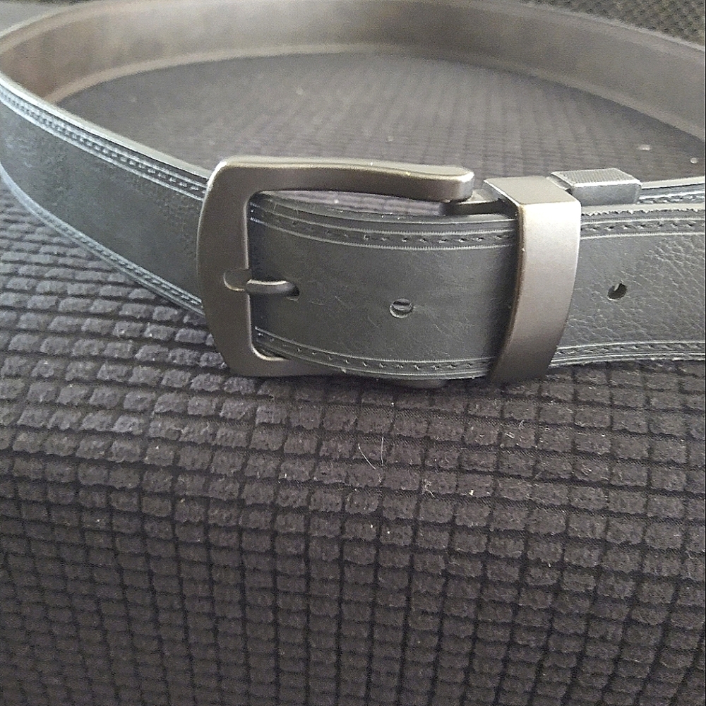 Men's Vegan Leather Levi's Reversible belt 42-44
